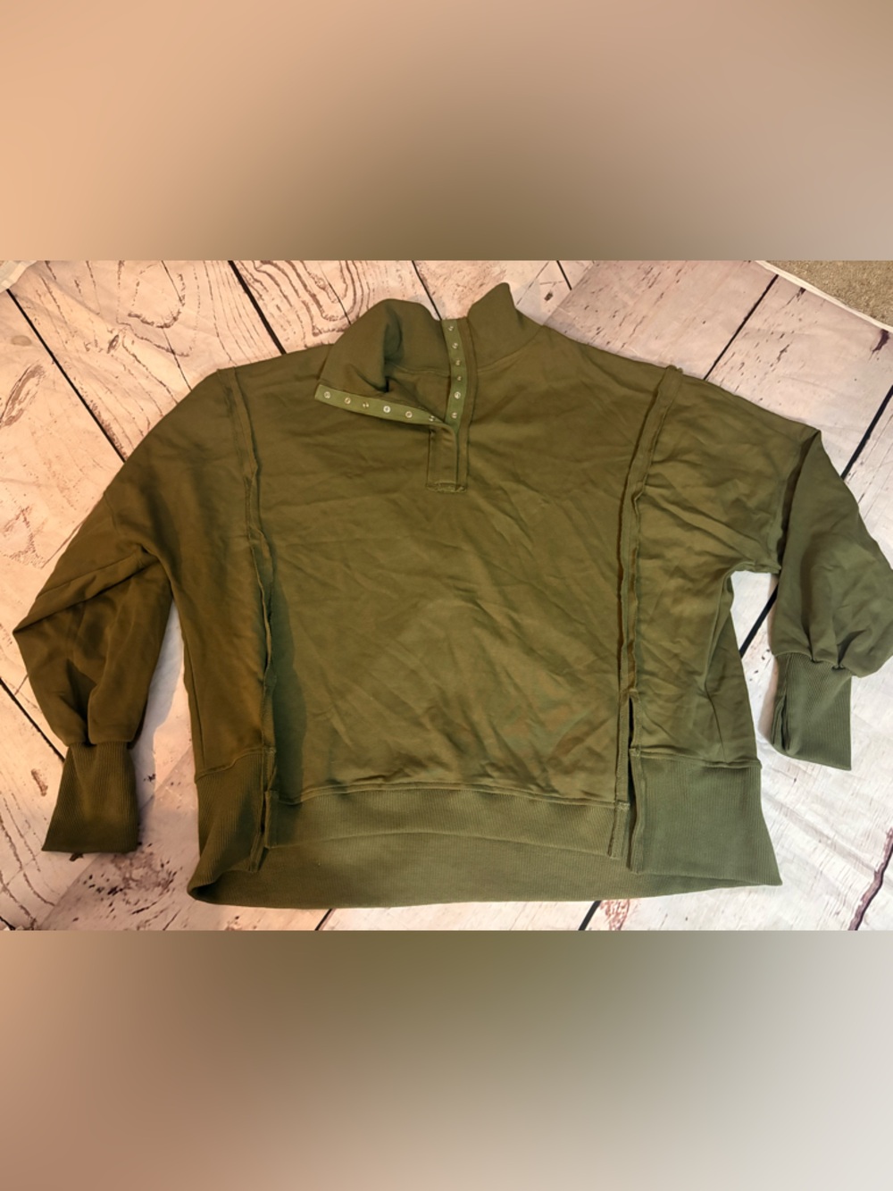 Women’s boutique slouchy sweater, olive green M